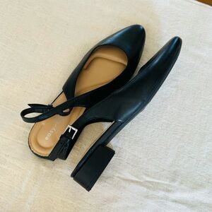 Easy Spirit Black Slingback Block 1 inch Heels. Size 8.5